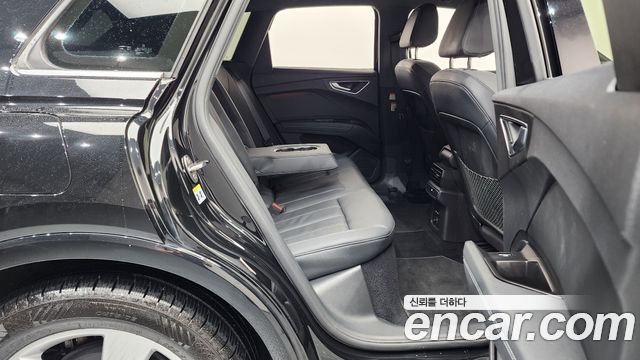 Audi Q4 e-tron 2022 — photo 17