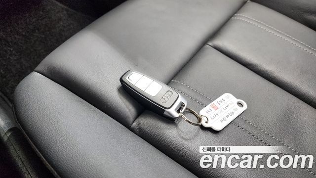 Audi Q4 e-tron 2022 — photo 22