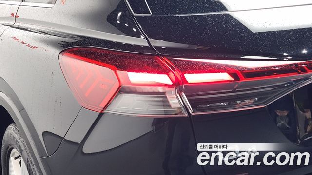 Audi Q4 e-tron 2022 — photo 9