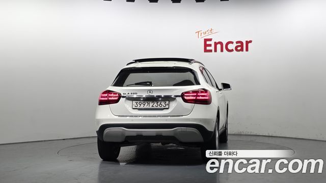 Mercedes-Benz GLA-Class 2018 — photo 4