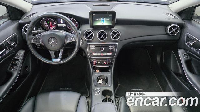 Mercedes-Benz GLA-Class 2018 — photo 10