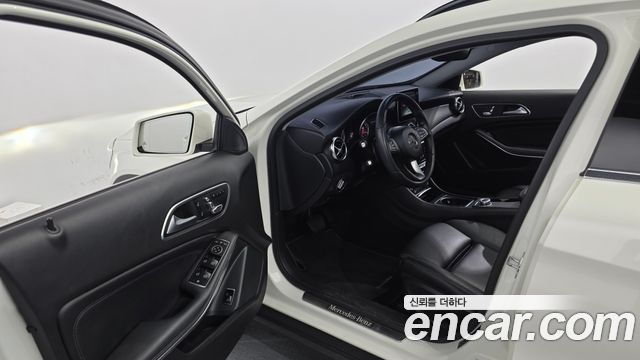 Mercedes-Benz GLA-Class 2018 — photo 13