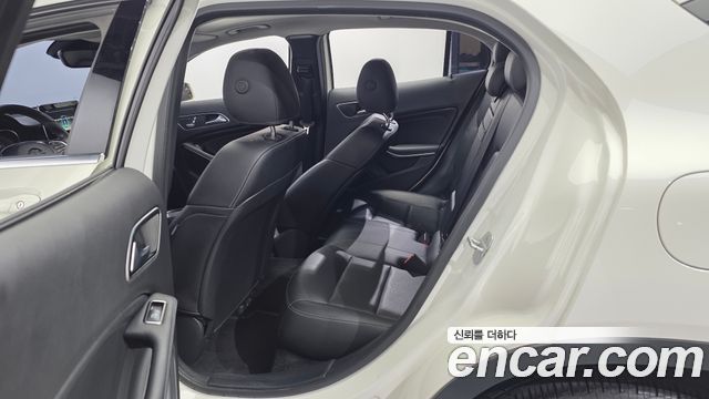 Mercedes-Benz GLA-Class 2018 — photo 17