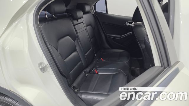 Mercedes-Benz GLA-Class 2018 — photo 18