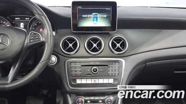 Mercedes-Benz GLA-Class 2018 — photo 19