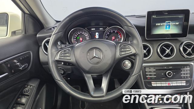 Mercedes-Benz GLA-Class 2018 — photo 20