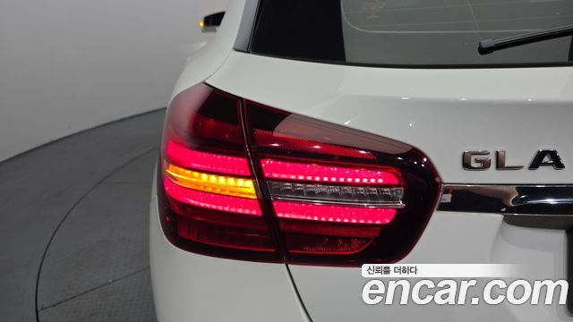 Mercedes-Benz GLA-Class 2018 — photo 9