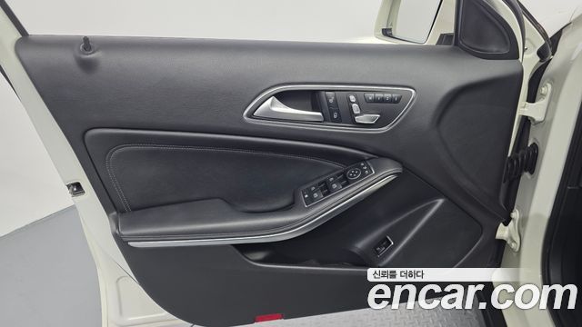 Mercedes-Benz GLA-Class 2018 — photo 14