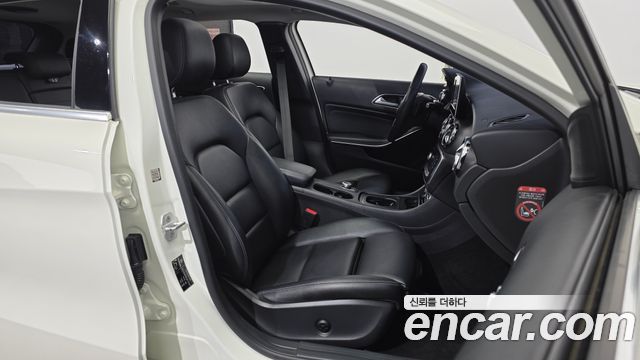 Mercedes-Benz GLA-Class 2018 — photo 16
