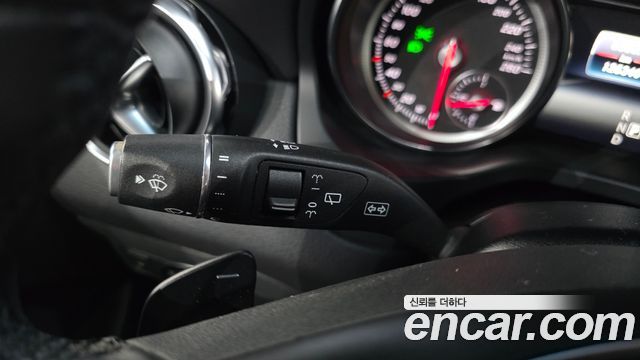 Mercedes-Benz GLA-Class 2018 — photo 28