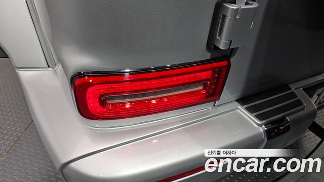 Mercedes-Benz G-Class 2023 — photo 9