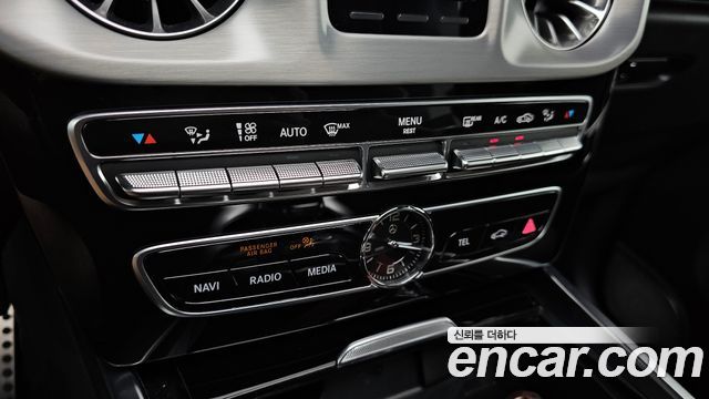 Mercedes-Benz G-Class 2023 — photo 27