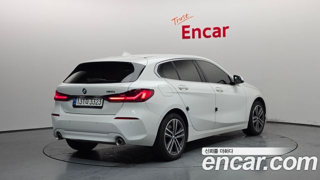 BMW 1-Series 2021 — photo 2