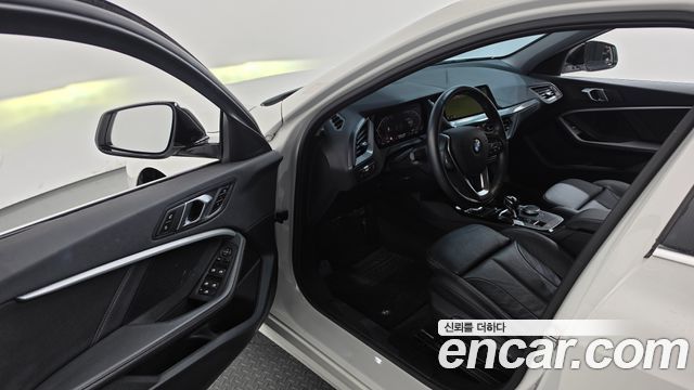 BMW 1-Series 2021 — photo 10