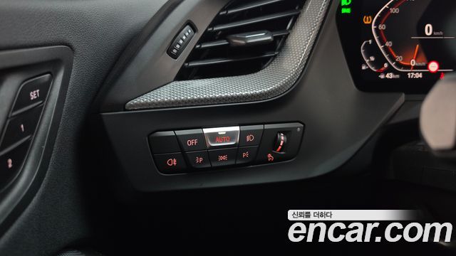 BMW 1-Series 2021 — photo 13