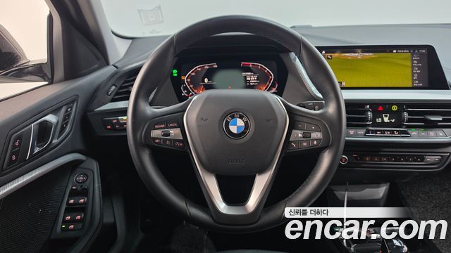 BMW 1-Series 2021 — photo 14