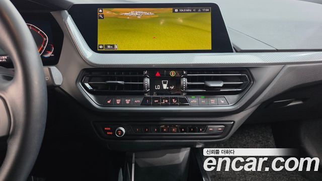 BMW 1-Series 2021 — photo 15