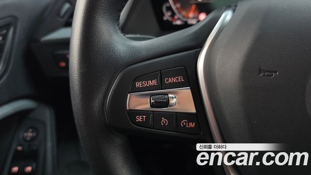 BMW 1-Series 2021 — photo 17