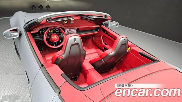 Porsche 911 2023 — photo 35