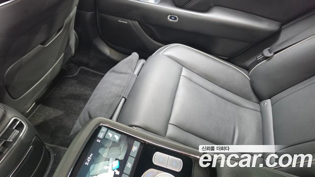 Genesis G90 2023 — photo 26