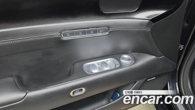 Genesis G90 2023 — photo 35