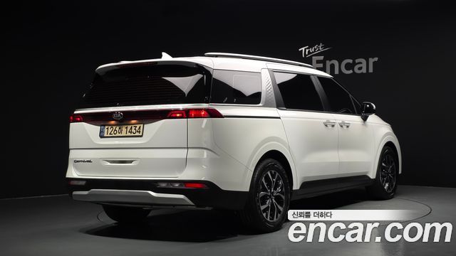 Kia Canival 2021 — photo 2