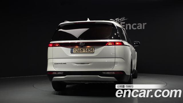 Kia Canival 2021 — photo 4
