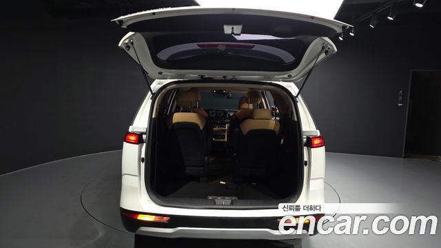 Kia Canival 2021 — photo 26