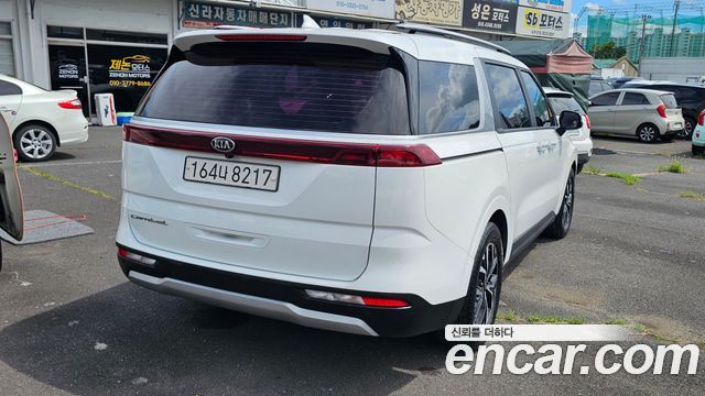 Kia Canival 2021 — photo 6