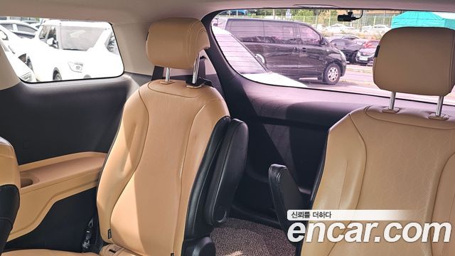 Kia Canival 2021 — photo 8