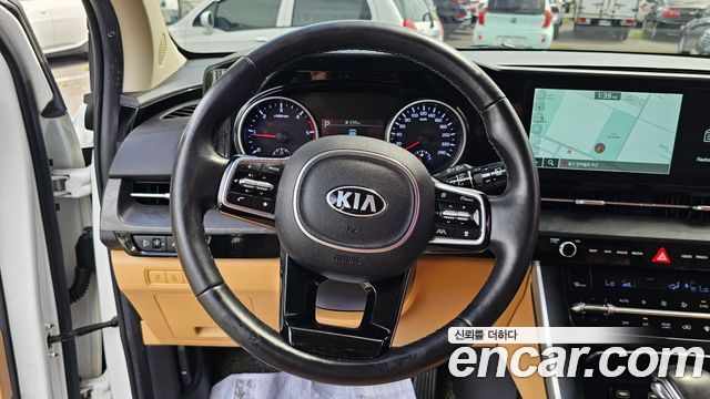 Kia Canival 2021 — photo 16