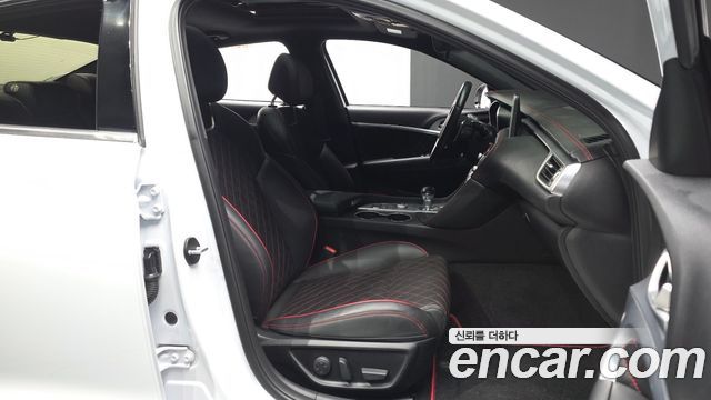 Genesis G70 2019 — photo 17