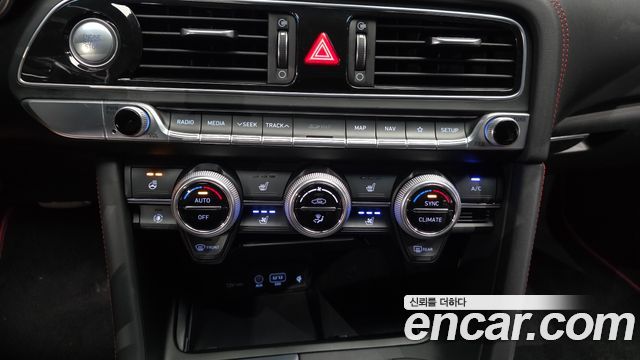 Genesis G70 2019 — photo 29