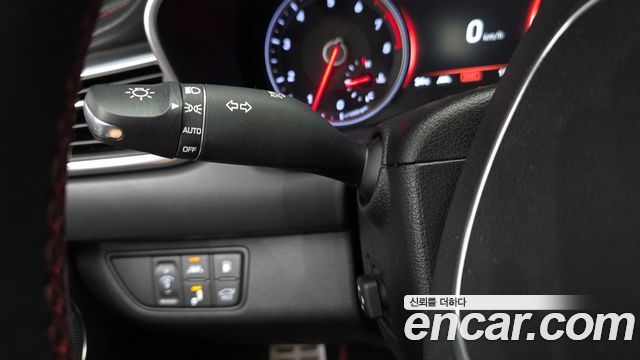 Genesis G70 2019 — photo 32