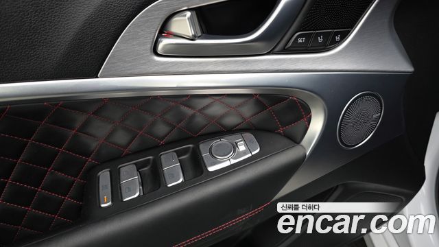 Genesis G70 2019 — photo 36