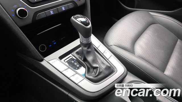 Hyundai AVANTE 2016 — photo 9