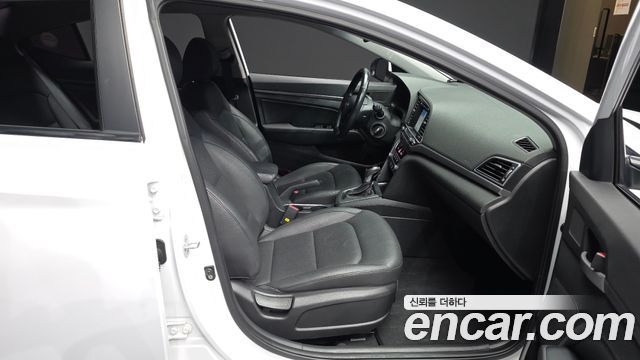 Hyundai AVANTE 2016 — photo 11