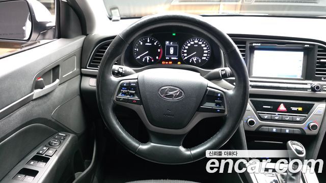 Hyundai AVANTE 2016 — photo 13