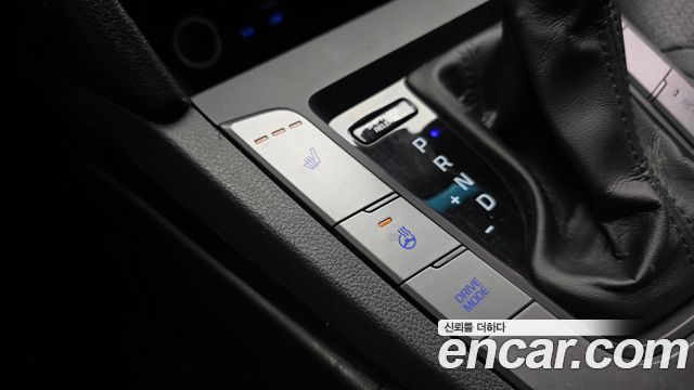 Hyundai AVANTE 2016 — photo 17