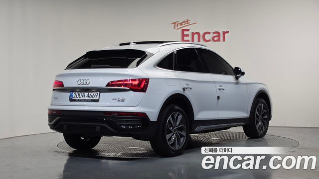Audi Q5 2023 — photo 2