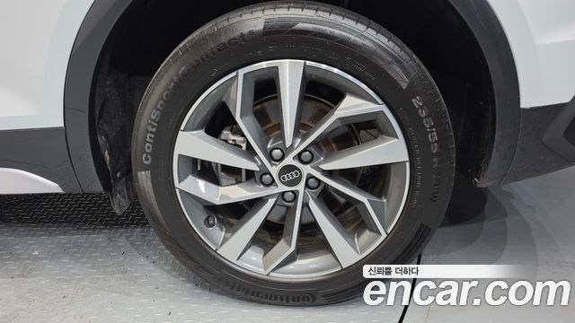 Audi Q5 2023 — photo 7
