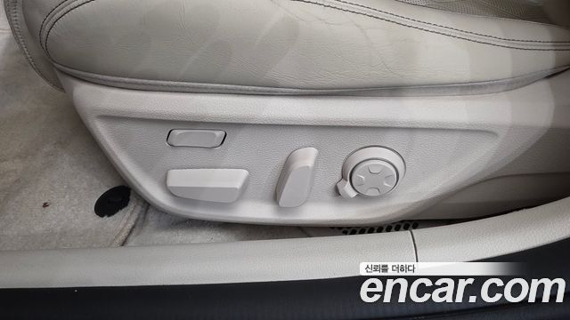 Genesis G70 2019 — photo 31