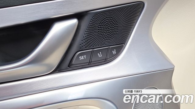 Genesis G70 2019 — photo 35