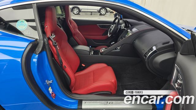 Jaguar F-TYPE 2019 — photo 11