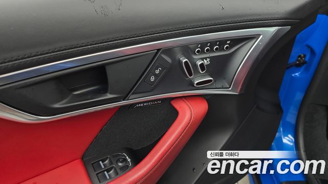 Jaguar F-TYPE 2019 — photo 12