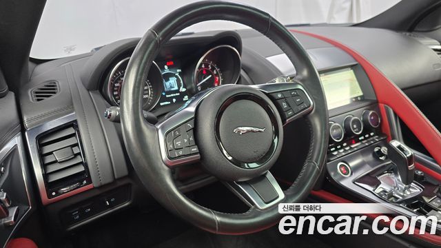 Jaguar F-TYPE 2019 — photo 13