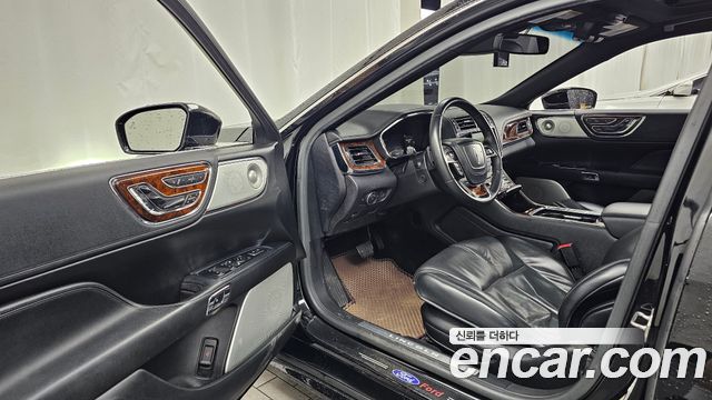 Lincoln Continental 2017 — photo 10