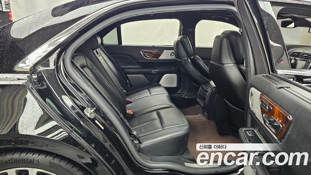 Lincoln Continental 2017 — photo 12