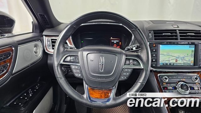 Lincoln Continental 2017 — photo 13