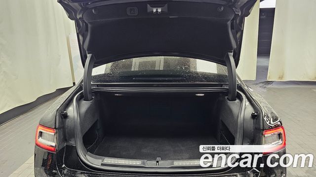 Lincoln Continental 2017 — photo 20